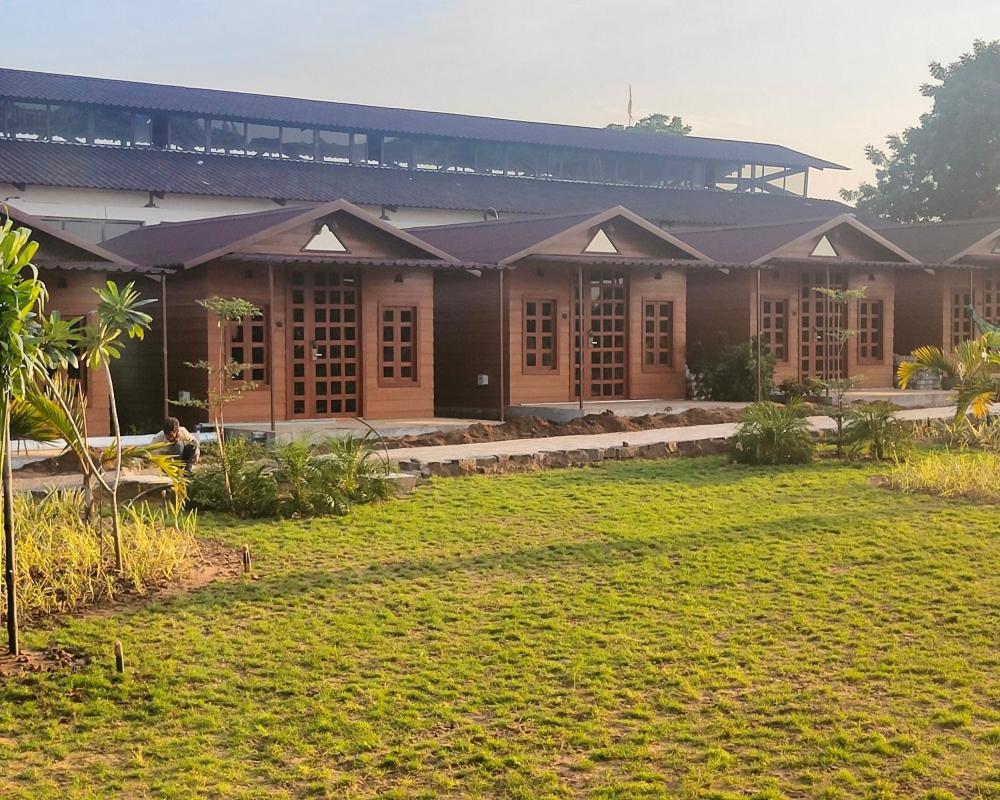 Nirvana Resort And Restaurant Garudeshwar Exterior foto